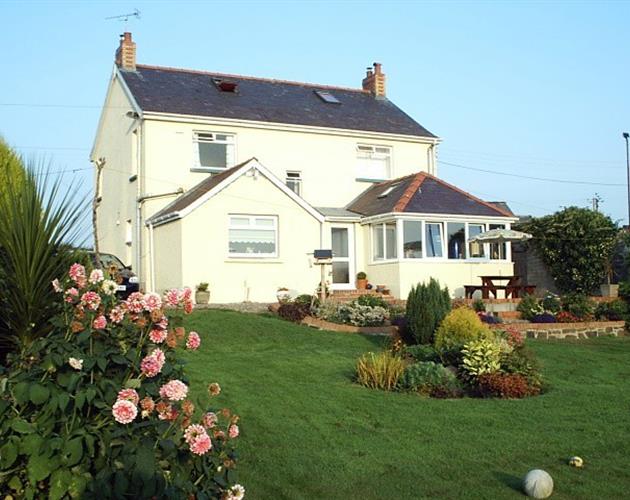 Farming UK | Green Grove Farmhouse B&B - Pembrokeshire | Farm Rentals - B&B