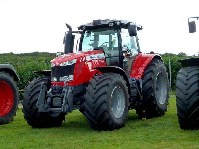 Massey-Ferguson-7618-Essential