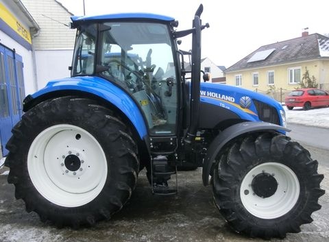 New Holland Series T5. Powershuttle-T5.105 from Farming UK