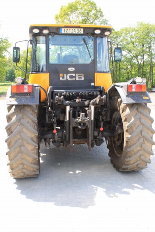 JCB Fastrac 3000 Xtra Series323065 Xtra from Farming UK