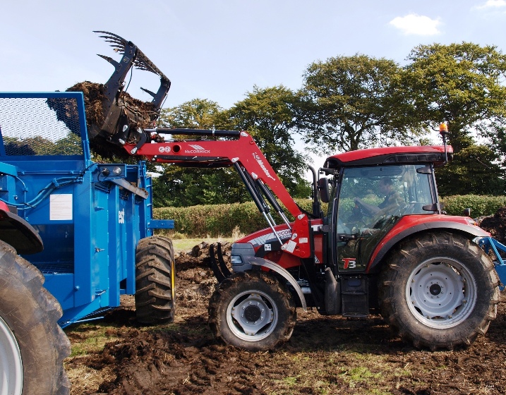 Added refinements to McCormick LiftMaster loaders like this 1500kg/3.87m I-30H model with hydraulic self-levelling include float and a bucket level gauge as standard. New bull bars protect the front of the tractor.