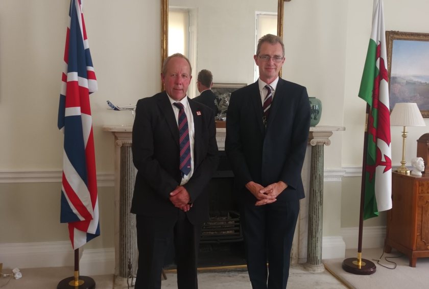 FUW's president, Ian Rickman (L) discussed the industry's issues with Welsh Secretary David TC Davies (Photo: FUW)