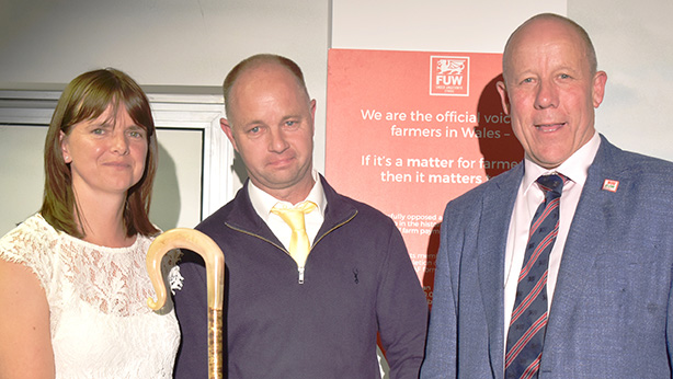 Enid and Wyn Davies with FUW President Ian Rickman (Photo: FUW)