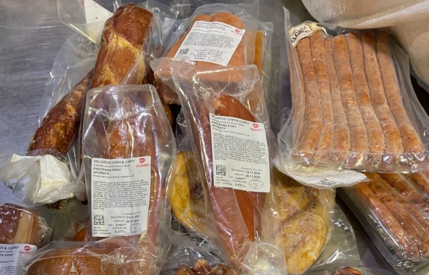 Unlabelled pork from Romania packed in insulated boxes without temperature control (Photo: DPHA)