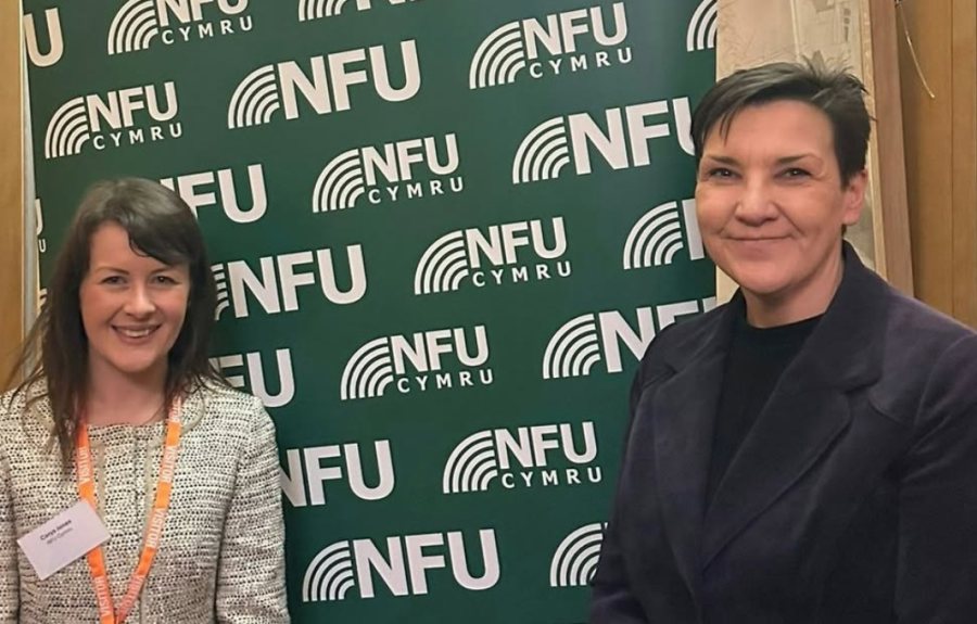 (L-R) NFU Cymru representative with Tonia Antoniazzi MP (Photo: Tonia Antoniazzi/Facebook)